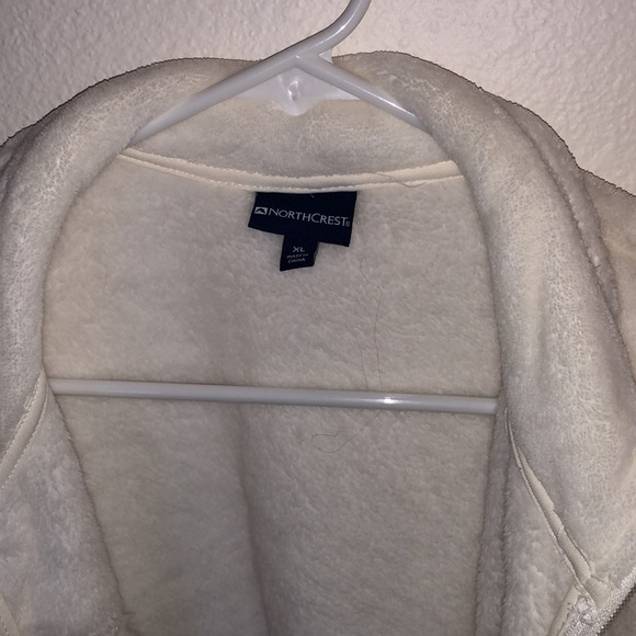 White jacket. - Picture 2 of 7